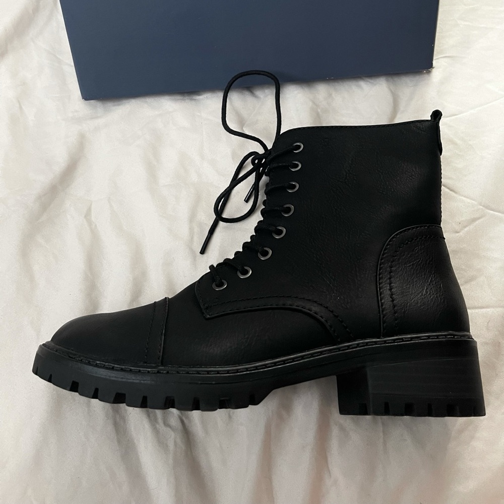 NWB Women's Kamryn Faux Leather Combat Boot Black - Universal Thread 7.5W